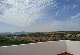 2 bedroom villa, close to the center of Faro