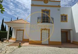 2 bedroom villa, close to the center of Faro