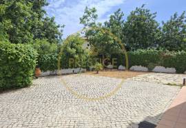 2 bedroom villa, close to the center of Faro