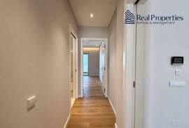 2 bedroom apartment, in a condominium with communal pool, in Quarteira