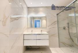 2 bedroom apartment, in a condominium with communal pool, in Quarteira