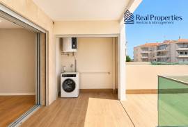 2 bedroom apartment, in a condominium with communal pool, in Quarteira