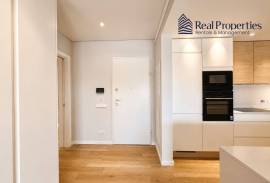 2 bedroom apartment, in a condominium with communal pool, in Quarteira