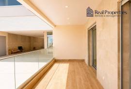 2 bedroom apartment, in a condominium with communal pool, in Quarteira
