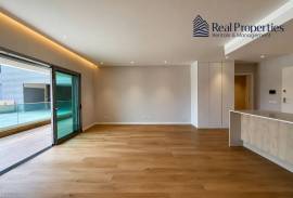 2 bedroom apartment, in a condominium with communal pool, in Quarteira