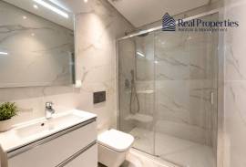 2 bedroom apartment, in a condominium with communal pool, in Quarteira