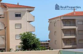 2 bedroom apartment, in a condominium with communal pool, in Quarteira