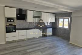 4-Bed Apartment with Roof Terrace