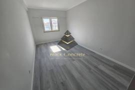 4-Bed Apartment with Roof Terrace 4-Bed Apartment with Roof Terrace