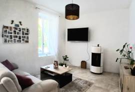 A Delightful, Fully Renovated Village House Offering 116 M2 Of Living Space With 3 Bedrooms, Combining Comfort And Authenticity.