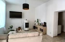 A Delightful, Fully Renovated Village House Offering 116 M2 Of Living Space With 3 Bedrooms, Combining Comfort And Authenticity.