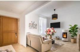 A Delightful, Fully Renovated Village House Offering 116 M2 Of Living Space With 3 Bedrooms, Combining Comfort And Authenticity.