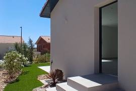 Brand New Single Storey Villa With 2 Ensuite Bedrooms And A Garage On A Beautifully Landscaped 260 M2 Plot. Brand New Single Storey Villa With 2 Ensuite Bedrooms And A Garage On A Beautifully Landscaped 260 M2 Plot.