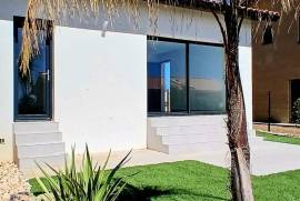 Brand New Single Storey Villa With 2 Ensuite Bedrooms And A Garage On A Beautifully Landscaped 260 M2 Plot.