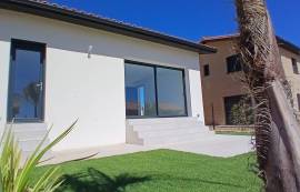 Brand New Single Storey Villa With 2 Ensuite Bedrooms And A Garage On A Beautifully Landscaped 260 M2 Plot. Brand New Single Storey Villa With 2 Ensuite Bedrooms And A Garage On A Beautifully Landscaped 260 M2 Plot.