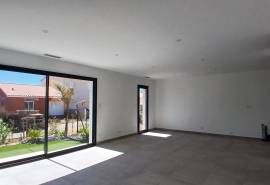 Brand New Single Storey Villa With 2 Ensuite Bedrooms And A Garage On A Beautifully Landscaped 260 M2 Plot. Brand New Single Storey Villa With 2 Ensuite Bedrooms And A Garage On A Beautifully Landscaped 260 M2 Plot.