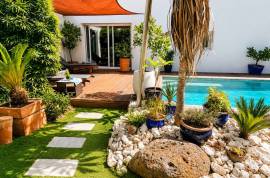 A Beautiful, Fully Renovated Village House With 4 Bedrooms Set On 306 M2 Of Land With A Swimming Pool. A Beautiful, Fully Renovated Village House With 4 Bedrooms Set On 306 M2 Of Land With A Swimming Pool.