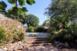 Late 18th Century Mansion With 250 M2 Of Living Space : Charming, Spacious And With Rental Potential.