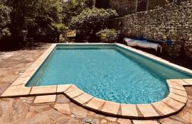 Late 18th Century Mansion With 250 M2 Of Living Space : Charming, Spacious And With Rental Potential.