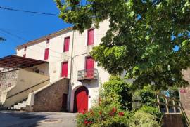 Late 18th Century Mansion With 250 M2 Of Living Space : Charming, Spacious And With Rental Potential.