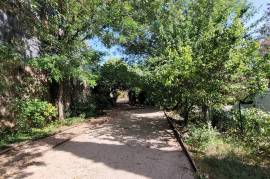 Late 18th Century Mansion With 250 M2 Of Living Space : Charming, Spacious And With Rental Potential.