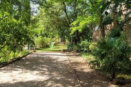 Late 18th Century Mansion With 250 M2 Of Living Space : Charming, Spacious And With Rental Potential.
