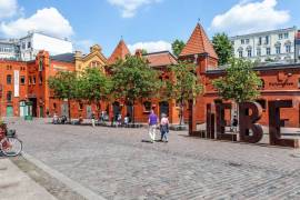 Vacant 3-Room Apartment with 2 Bathrooms, Balcony, Parking & Concierge Service in Prenzlauer Berg Vacant 3-Room Apartment with 2 Bathrooms, Balcony, Parking & Concierge Service in Prenzlauer Berg