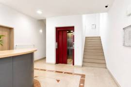 Vacant 3-Room Apartment with 2 Bathrooms, Balcony, Parking & Concierge Service in Prenzlauer Berg Vacant 3-Room Apartment with 2 Bathrooms, Balcony, Parking & Concierge Service in Prenzlauer Berg