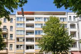 Investment! Studio Apartment in Top Location Savignyplatz Charlottenburg