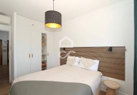 2 bedroom apartment with terrace, sea view and parking space in Armação de Pêra