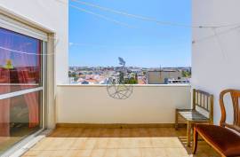 3 bedroom apartment with east/south sun exposure in Portimão 3 bedroom apartment with east/south sun exposure in Portimão