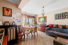 3 bedroom apartment with east/south sun exposure in Portimão
