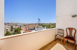 3 bedroom apartment with east/south sun exposure in Portimão 3 bedroom apartment with east/south sun exposure in Portimão