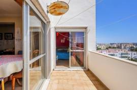 3 bedroom apartment with east/south sun exposure in Portimão 3 bedroom apartment with east/south sun exposure in Portimão