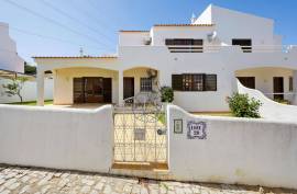 3+2 Bedroom Villa - Located in Vale França within walking distance of Praia do Vau