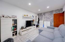 2 bedroom apartment in Lagoa, central area. Well located. 2 bedroom apartment in Lagoa, central area. Well located.