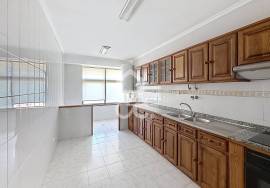 2 Bedroom Apartment Ideal for Own Housing or Monetization
