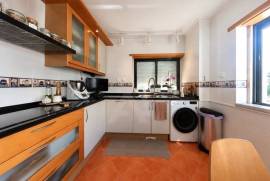 Apartamento T4 com Garagem box, na Amadora Apartamento T4 com Garagem box, na Amadora