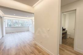 Apartamento T2 Renovado no Estoril a 5 Minutos da Praia