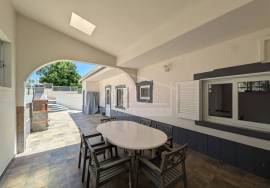 3-Bed Family Villa in excellent condition with Guest Apartment – Boliqueime, Algarve