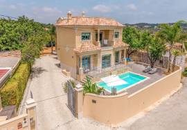 Elegant Detached Villa with Swimming Pool, Basement & Countryside Views, Boliqueime