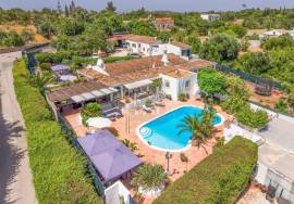 Stunning Semi-Detached Villa in the Heart of Malhadais, Boliqueime Stunning Semi-Detached Villa in the Heart of Malhadais, Boliqueime