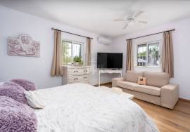Stunning Semi-Detached Villa in the Heart of Malhadais, Boliqueime Stunning Semi-Detached Villa in the Heart of Malhadais, Boliqueime