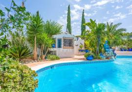 Stunning Semi-Detached Villa in the Heart of Malhadais, Boliqueime Stunning Semi-Detached Villa in the Heart of Malhadais, Boliqueime
