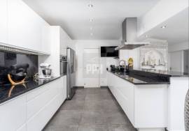 Stunning Semi-Detached Villa in the Heart of Malhadais, Boliqueime Stunning Semi-Detached Villa in the Heart of Malhadais, Boliqueime