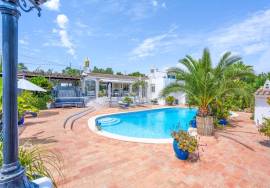 Stunning Semi-Detached Villa in the Heart of Malhadais, Boliqueime Stunning Semi-Detached Villa in the Heart of Malhadais, Boliqueime