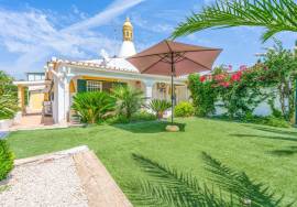 Stunning Semi-Detached Villa in the Heart of Malhadais, Boliqueime Stunning Semi-Detached Villa in the Heart of Malhadais, Boliqueime