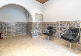 3 bedroom apartment for refurbishment with generous patio 3 bedroom apartment for refurbishment with generous patio