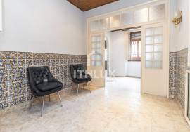 3 bedroom apartment for refurbishment with generous patio 3 bedroom apartment for refurbishment with generous patio