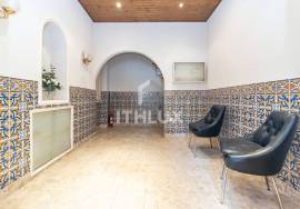 3 bedroom apartment for refurbishment with generous patio 3 bedroom apartment for refurbishment with generous patio